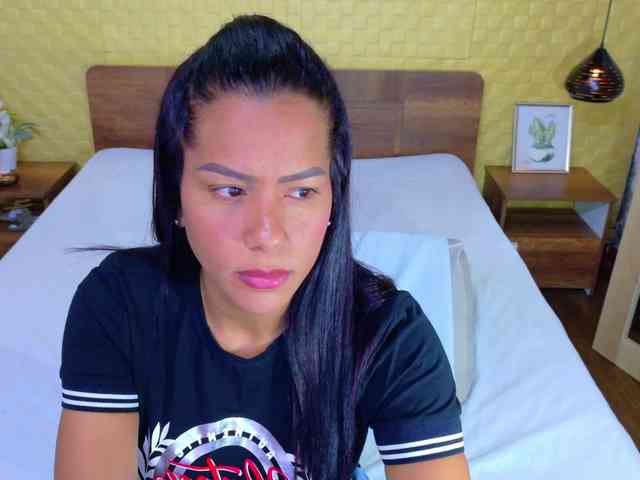 Mrs-booty webcam