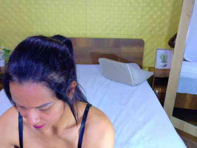 Mrs-booty webcam