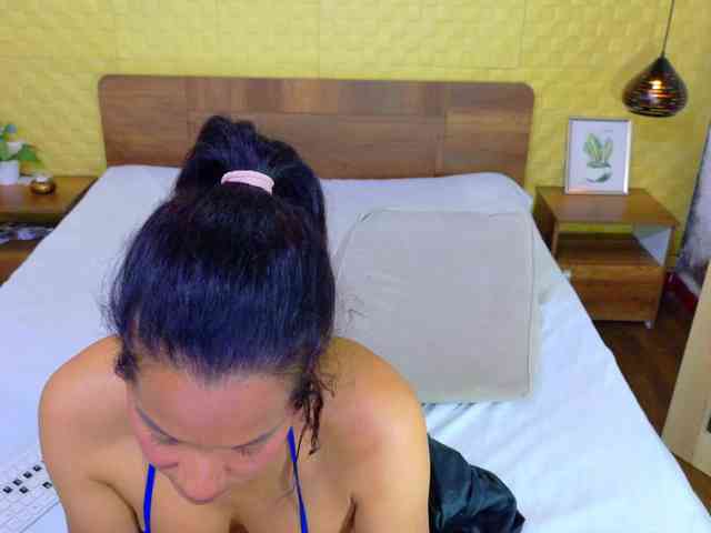 Mrs-booty webcam