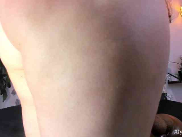 Alyssa-Kross webcam