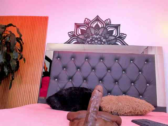 Alyssa-Kross Alyssa-Kross