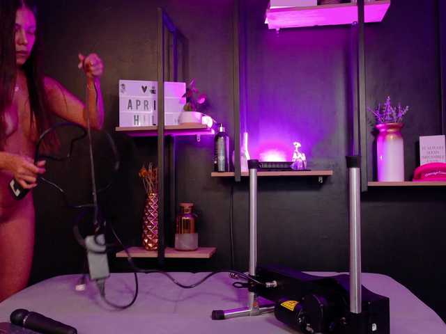 APRILHILL's BongaCams show and profile