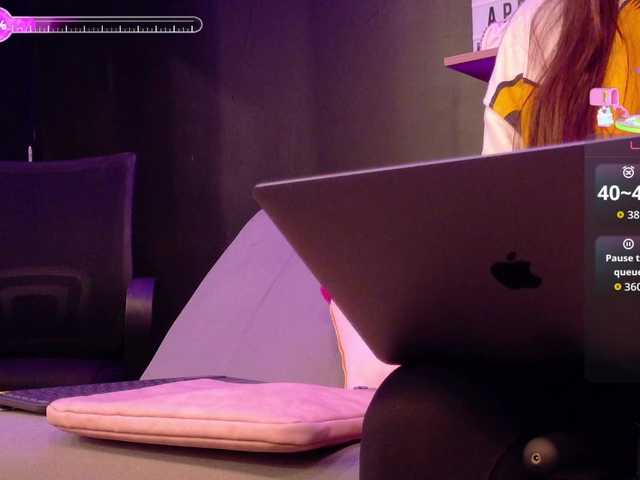 APRILHILL's BongaCams show and profile