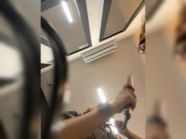 APRILHILL's BongaCams show and profile