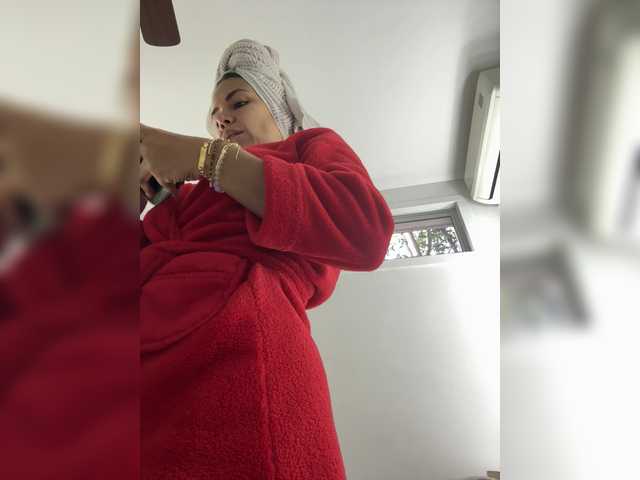 APRILHILL's BongaCams show and profile