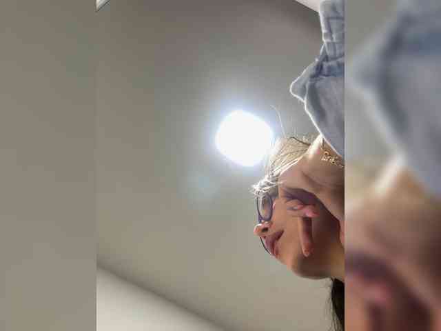 voyeur webcam APRILHILL