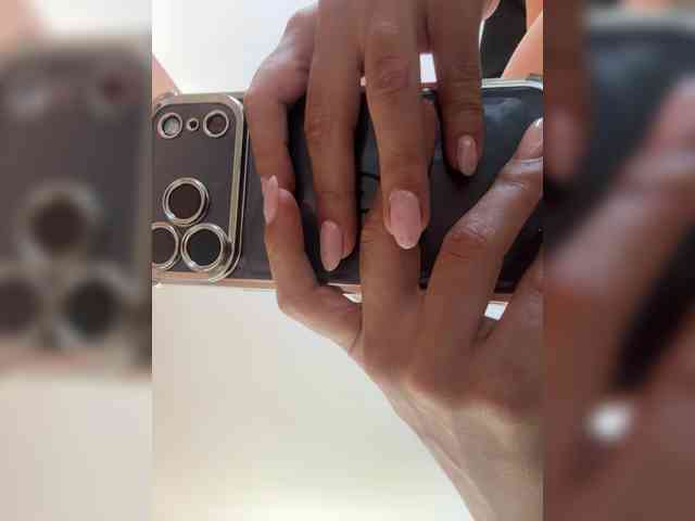 APRILHILL Live Webcam on BongaCams