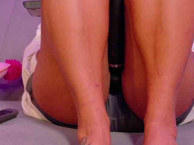 APRILHILL Live Webcam on BongaCams