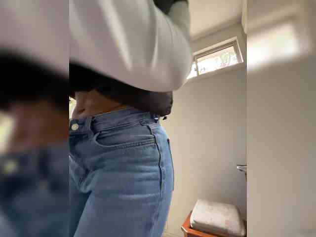 APRILHILL Live Webcam on BongaCams