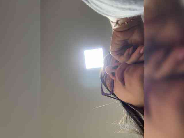 voyeur webcam APRILHILL