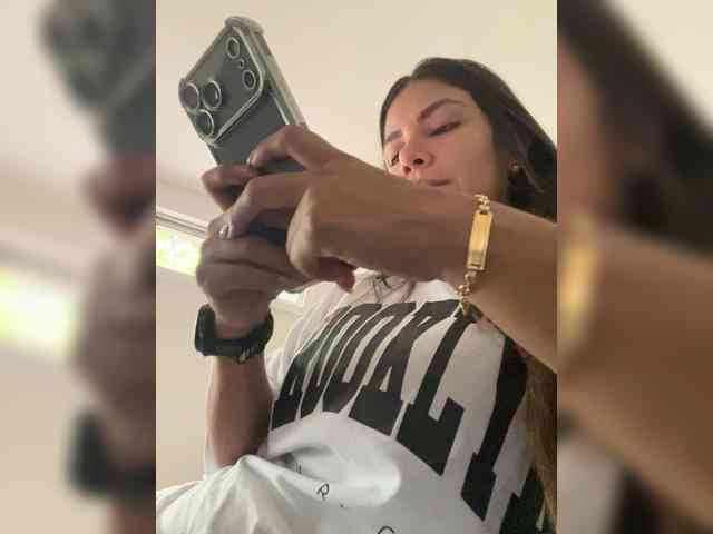 APRILHILL Live Webcam on BongaCams