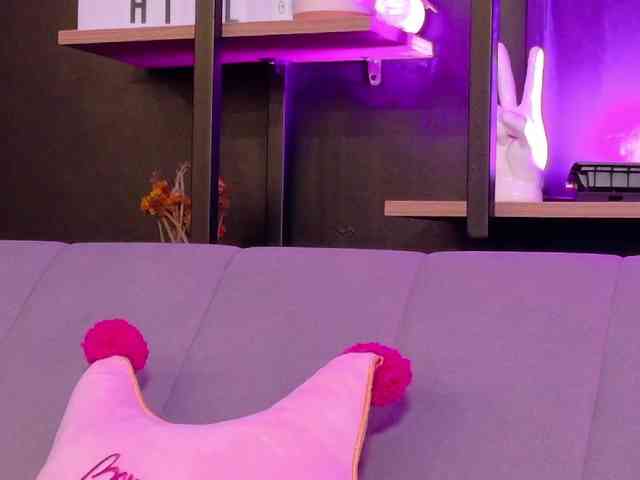 APRILHILL Live Webcam on BongaCams