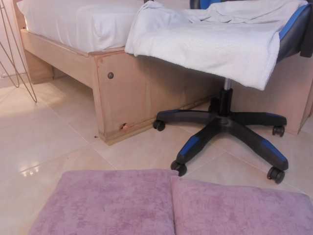 izaro22's BongaCams show and profile