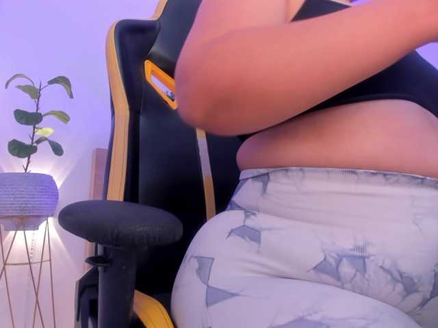 izaro22's BongaCams show and profile