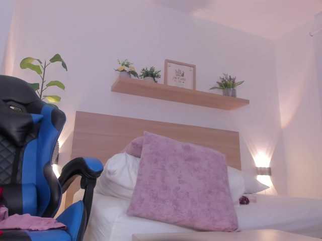 le modèle izaro22 est en webcam porno dans un show sur le site bongacams, il possède les tags suivants: Latino/Hispanic,Brunette,Shaved