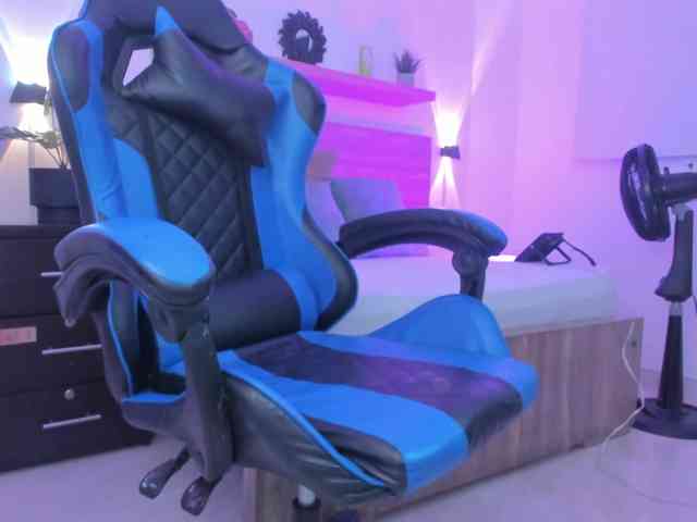 izaro22 Live Webcam on BongaCams