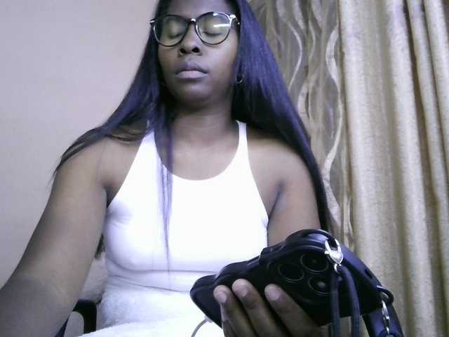 Katty-12's BongaCams show and profile