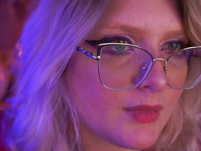 CoolTatis's BongaCams show and profile