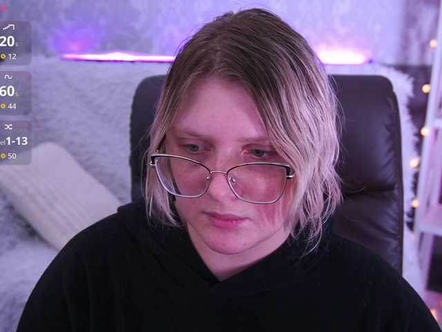 CoolTatis's BongaCams show and profile