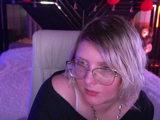 CoolTatis's BongaCams show and profile
