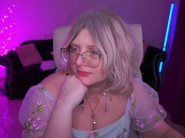 CoolTatis's BongaCams show and profile