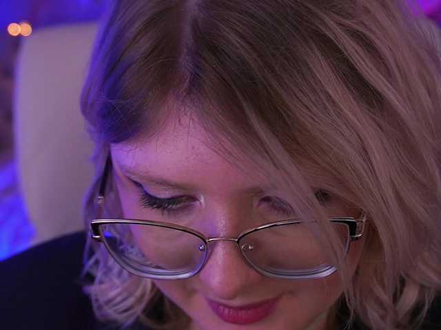 CoolTatis's BongaCams show and profile