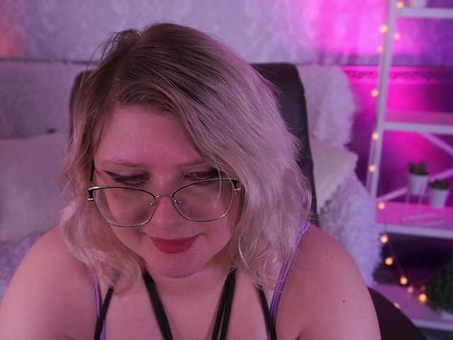 CoolTatis's BongaCams show and profile