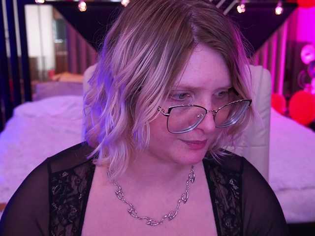 CoolTatis's BongaCams show and profile