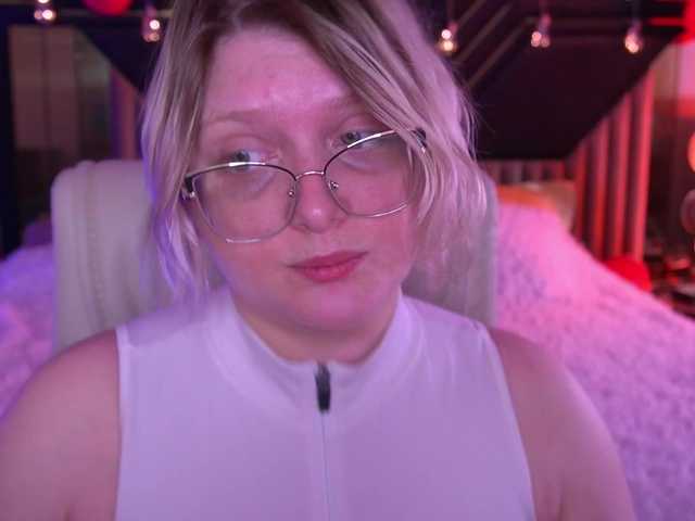 CoolTatis's BongaCams show and profile