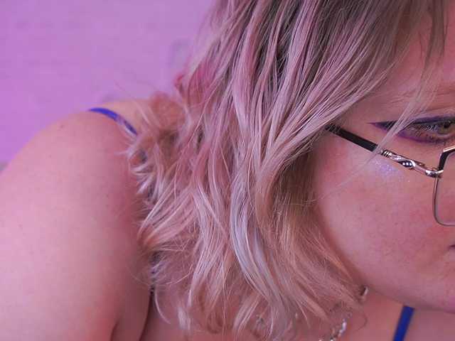 CoolTatis's BongaCams show and profile