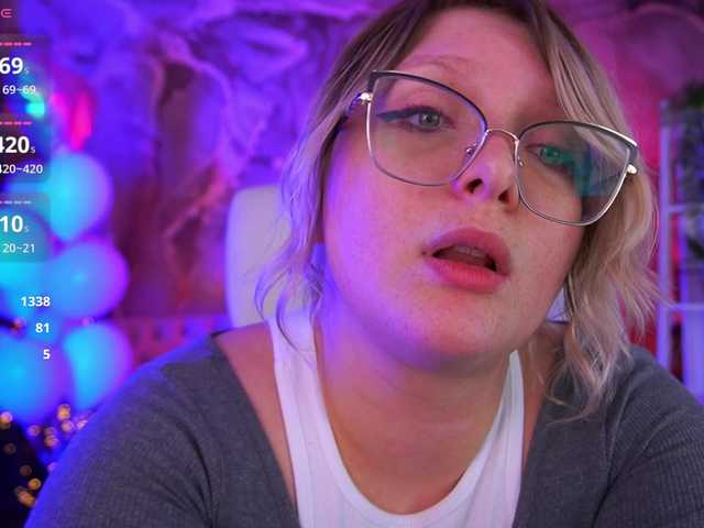 CoolTatis's BongaCams show and profile