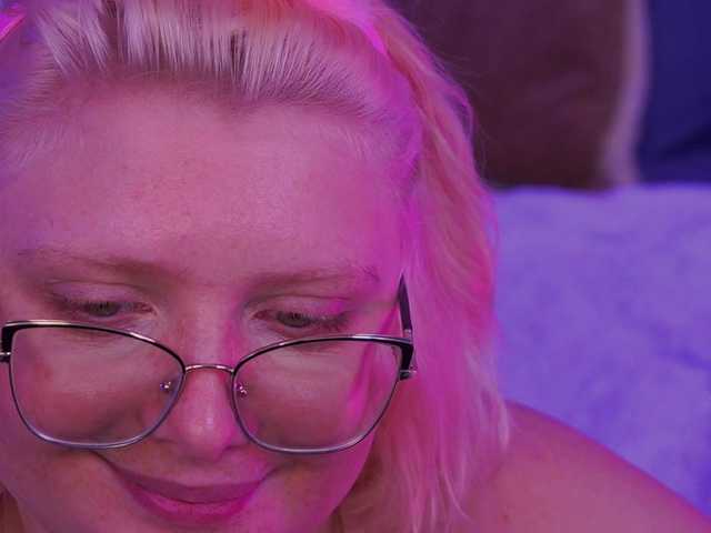 CoolTatis's BongaCams show and profile