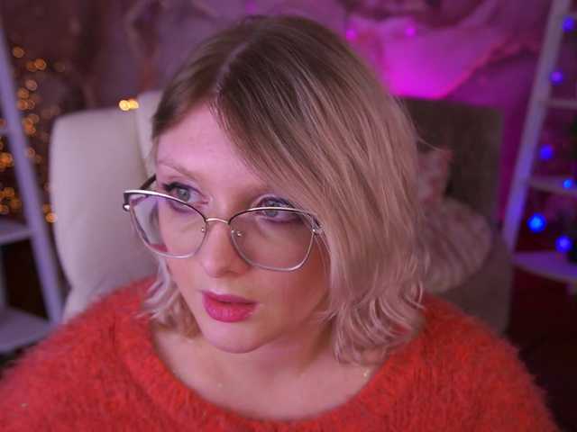 CoolTatis's BongaCams show and profile