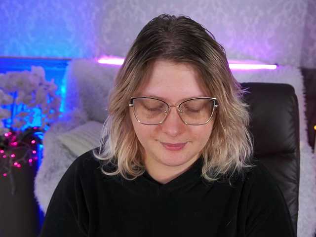 CoolTatis's BongaCams show and profile