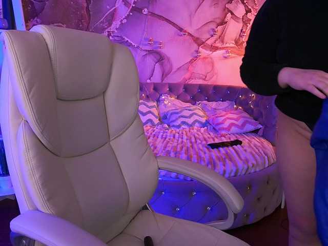 CoolTatis's BongaCams show and profile