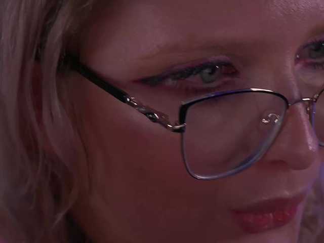 CoolTatis's BongaCams show and profile