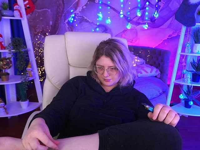 CoolTatis's BongaCams show and profile