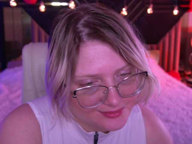 CoolTatis's BongaCams show and profile