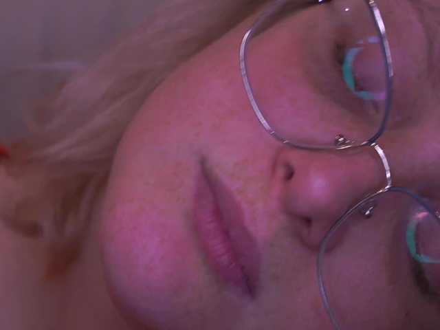 CoolTatis's BongaCams show and profile