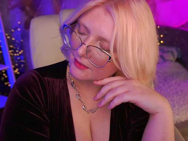 CoolTatis's BongaCams show and profile