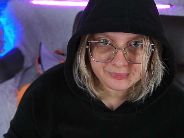 CoolTatis's BongaCams show and profile