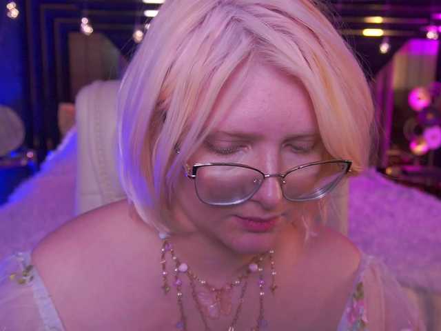 CoolTatis's BongaCams show and profile