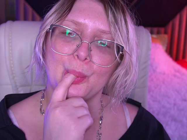 CoolTatis's BongaCams show and profile