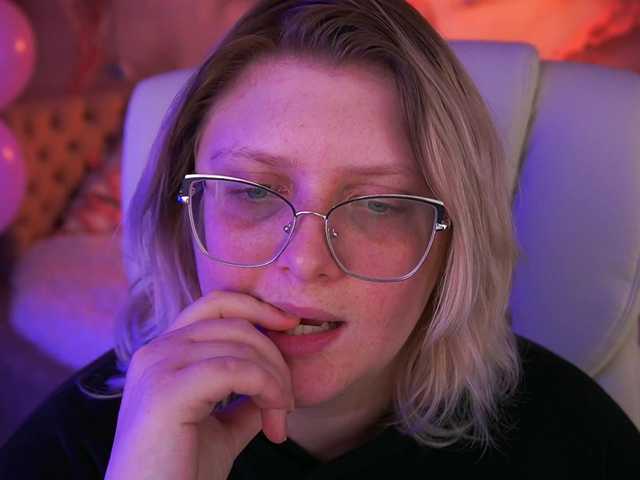 CoolTatis's BongaCams show and profile