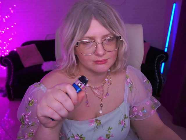 CoolTatis's BongaCams show and profile