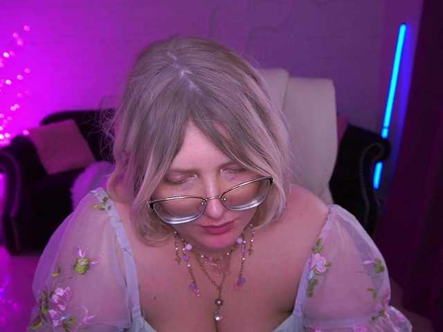 CoolTatis's BongaCams show and profile