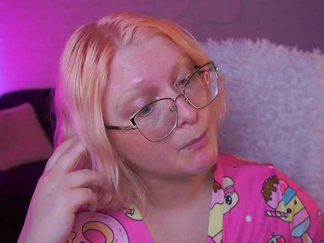 CoolTatis's BongaCams show and profile