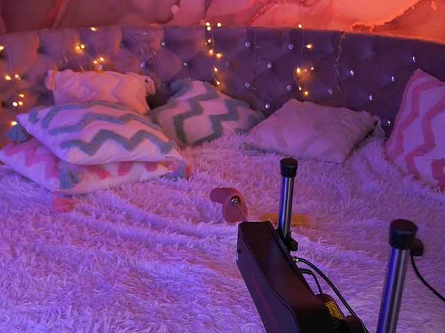 CoolTatis's BongaCams show and profile