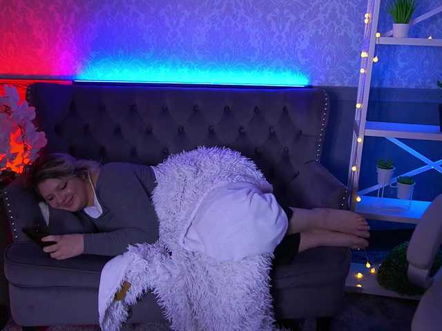 CoolTatis's BongaCams show and profile