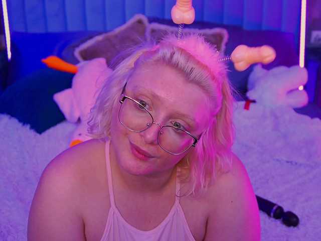 CoolTatis's BongaCams show and profile